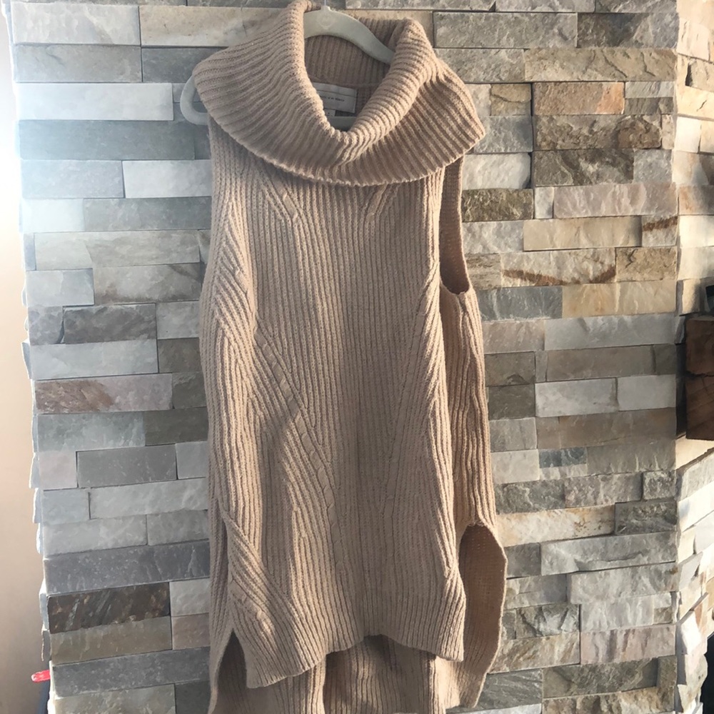 Short sleeve sweater